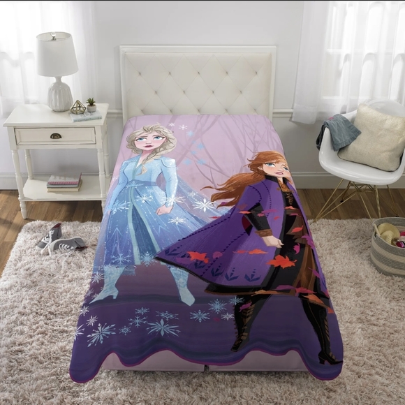 Disney Frozen II Blanket - Picture 3 of 8